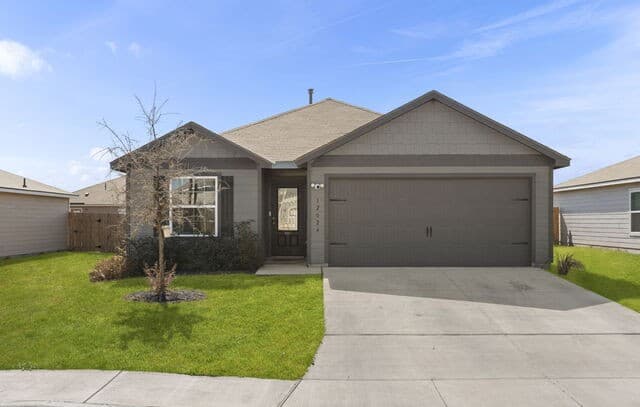 3-bedroom rental at 12024 Luckey Villa in San Antonio, TX — photo 1