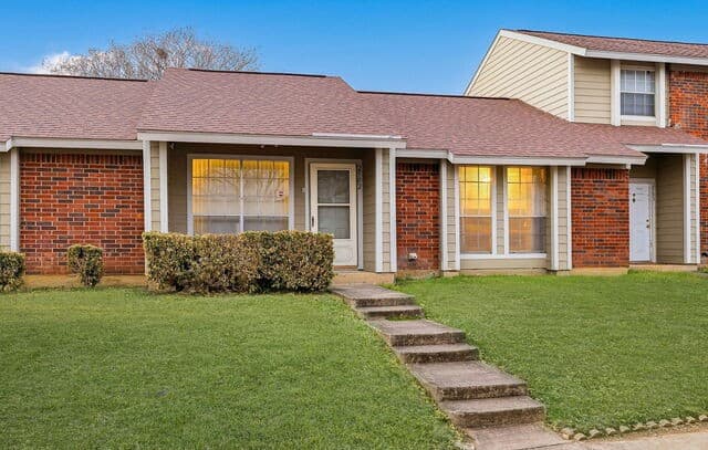 2-bedroom rental at 9140 Timber Path Unit UNIT 2502 in San Antonio, TX — photo 2