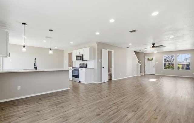 4-bedroom rental at 735 Inks Farm in San Antonio, TX — photo 4