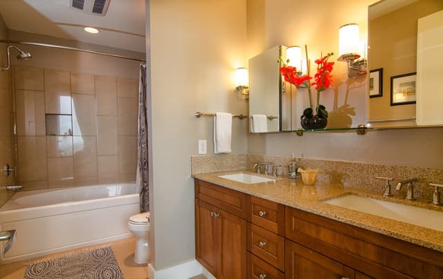 1-bedroom rental at 610 E Market Unit UNIT 3017 in San Antonio, TX — photo 4