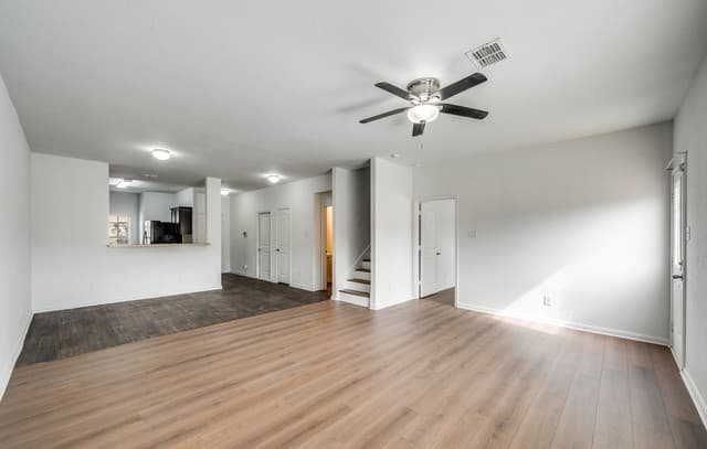 5-bedroom rental at 6002 Southern Vista in San Antonio, TX — photo 2