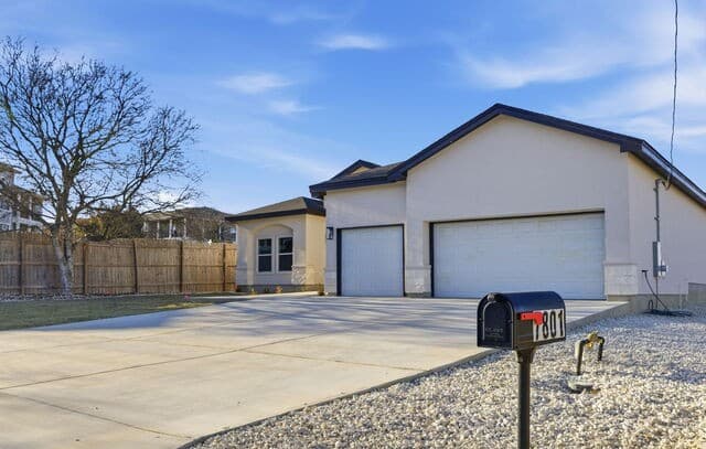 4-bedroom rental at 7801 Yellow Bark in Selma, TX — photo 2