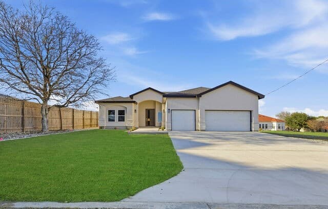 4-bedroom rental at 7801 Yellow Bark in Selma, TX — photo 3