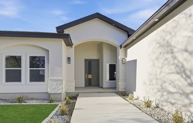 4-bedroom rental at 7801 Yellow Bark in Selma, TX — photo 4