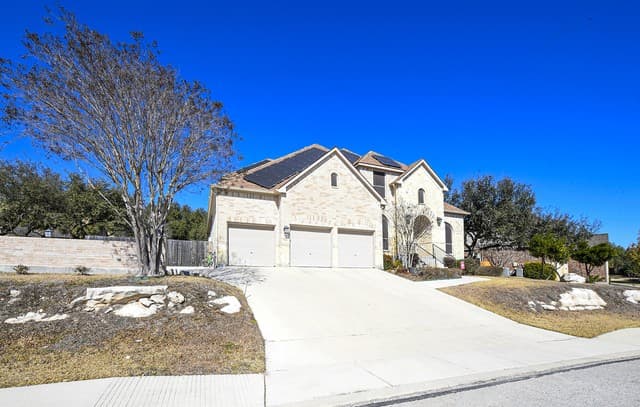 4-bedroom rental at 14 Gazelle Fld in San Antonio, TX — photo 3