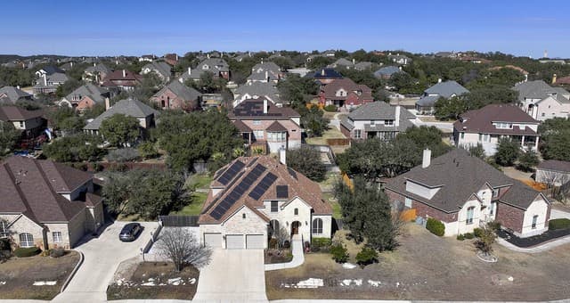 4-bedroom rental at 14 Gazelle Fld in San Antonio, TX — photo 4