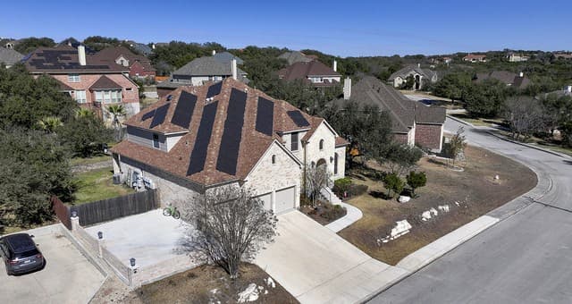 4-bedroom rental at 14 Gazelle Fld in San Antonio, TX — photo 5
