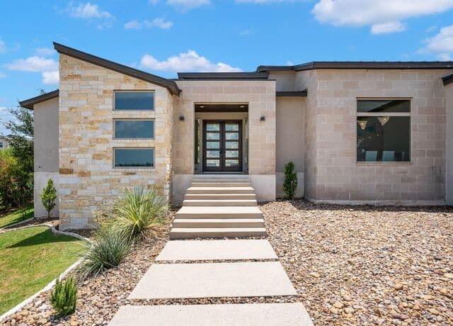3-bedroom rental at 23214 Edens Canyon in San Antonio, TX — photo 2