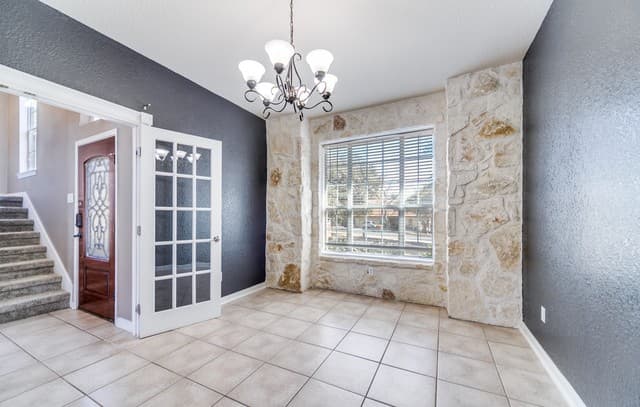 4-bedroom rental at 26875 Hogan in San Antonio, TX — photo 5