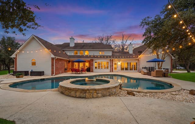 6-bedroom rental at 7380 Rolling Acres Trail in Fair Oaks Ranch, TX — photo 5