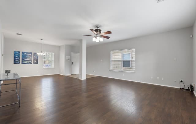 3-bedroom rental at 9515 Nueces Canyon in San Antonio, TX — photo 5