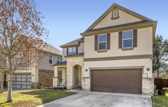 4-bedroom rental at 11316 Red Oak Turn in Helotes, TX — photo 2