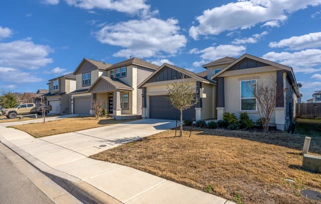 4-bedroom rental at 8336 Sunrise Glen in Selma, TX — photo 2