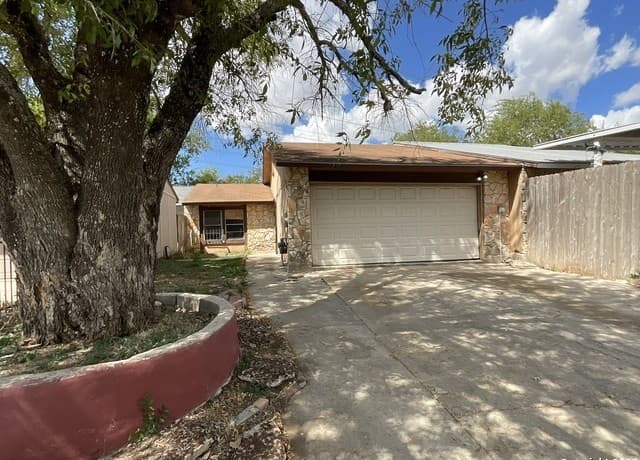 4-bedroom rental at 7334 Glen Hart in San Antonio, TX — photo 1