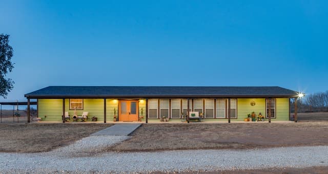 3-bedroom rental at 1725 Fm 2504 in Poteet, TX — photo 1