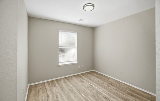 3-bedroom rental at 7723 Nature Pass in San Antonio, TX — photo 5