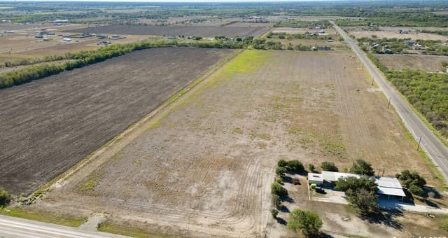 rental at LOT 2 Fm 471 in Natalia, TX — photo 1