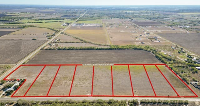 rental at LOT 2 Fm 471 in Natalia, TX — photo 2