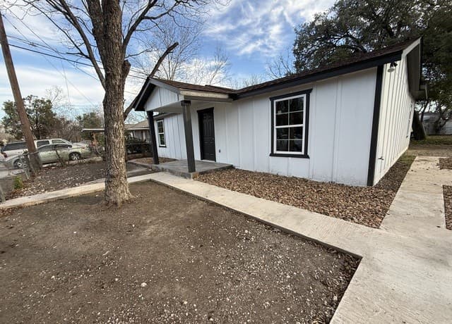 4-bedroom rental at 110 Whitman in San Antonio, TX — photo 3