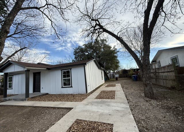 4-bedroom rental at 110 Whitman in San Antonio, TX — photo 4