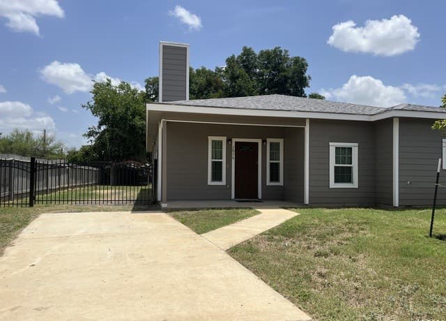 3-bedroom rental at 2826 Christian in San Antonio, TX — photo 2