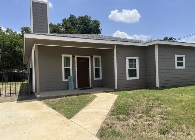 3-bedroom rental at 2826 Christian in San Antonio, TX — photo 3
