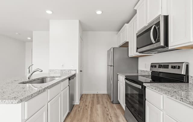 2-bedroom rental at 16186 Farmer in Lytle, TX — photo 5