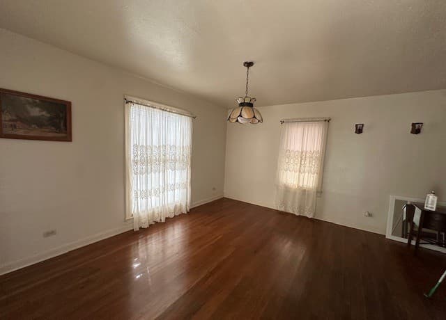 3-bedroom rental at 351 Carroll in San Antonio, TX — photo 4