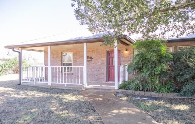 3-bedroom rental at 3190 Pittman Rd in St.Hedwig, TX — photo 4