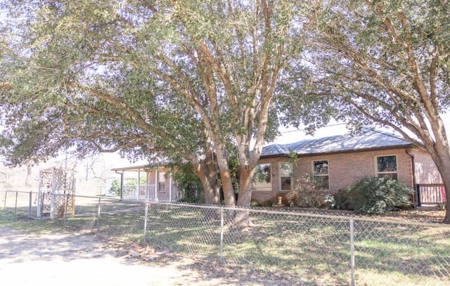 3-bedroom rental at 3190 Pittman Rd in St.Hedwig, TX — photo 5