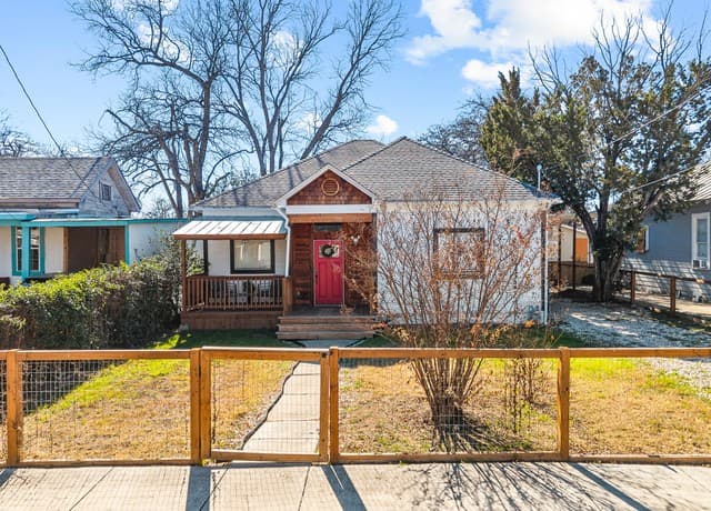 3-bedroom rental at 318 Belmont in San Antonio, TX — photo 2