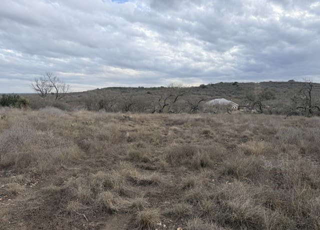 rental at 377 County Road 367 in Hondo, TX — photo 4