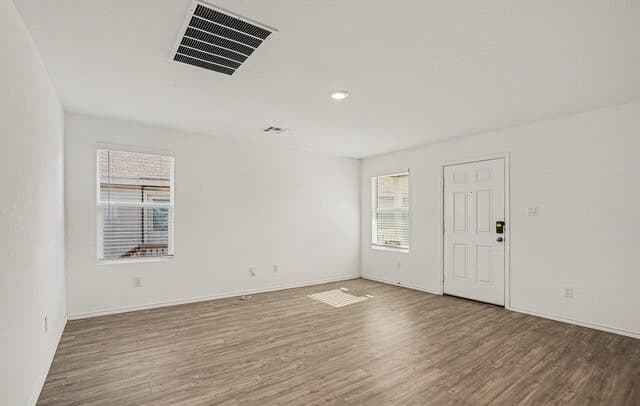 3-bedroom rental at 13923 Bull in San Antonio, TX — photo 4