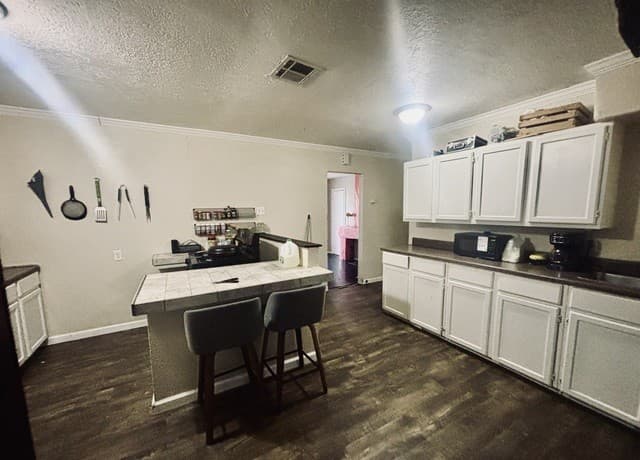 3-bedroom rental at 1923 Dahlgreen in San Antonio, TX — photo 4