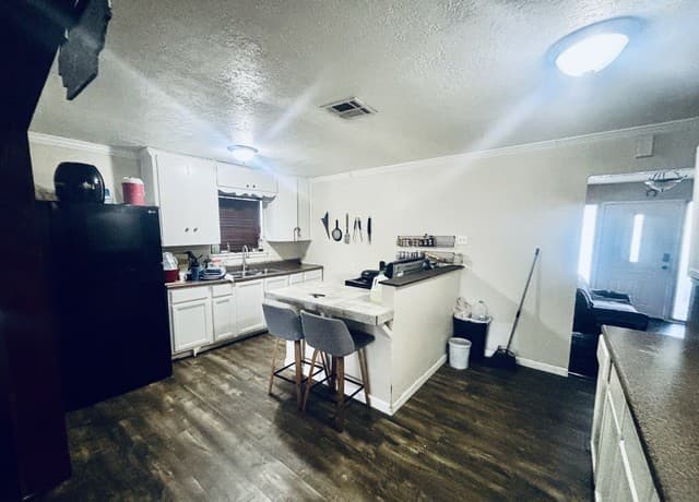 3-bedroom rental at 1923 Dahlgreen in San Antonio, TX — photo 5