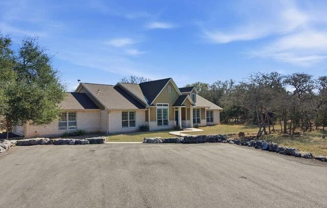 4-bedroom rental at 318 River Ridge in Boerne, TX — photo 2