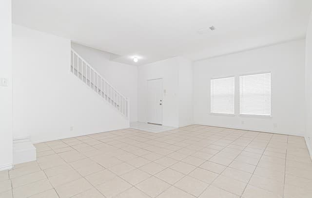 3-bedroom rental at 11015 Kimes Park Dr in San Antonio, TX — photo 4
