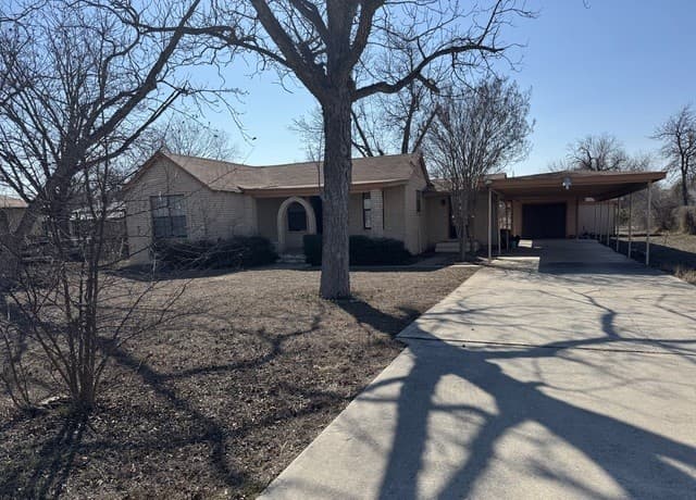 3-bedroom rental at 13544 S Ih 35 in Von Ormy, TX — photo 1