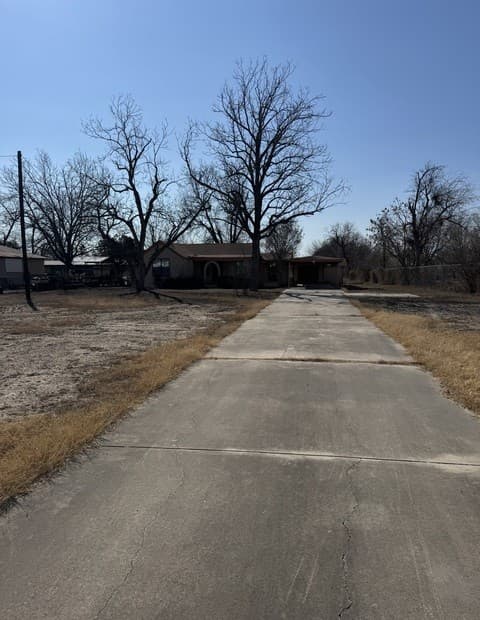 3-bedroom rental at 13544 S Ih 35 in Von Ormy, TX — photo 2