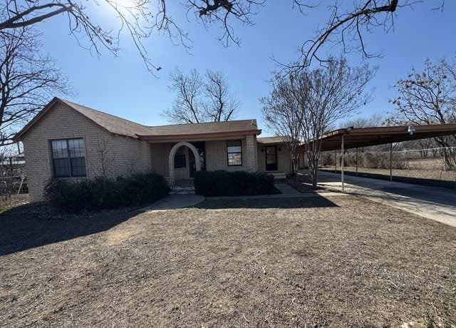 3-bedroom rental at 13544 S Ih 35 in Von Ormy, TX — photo 4