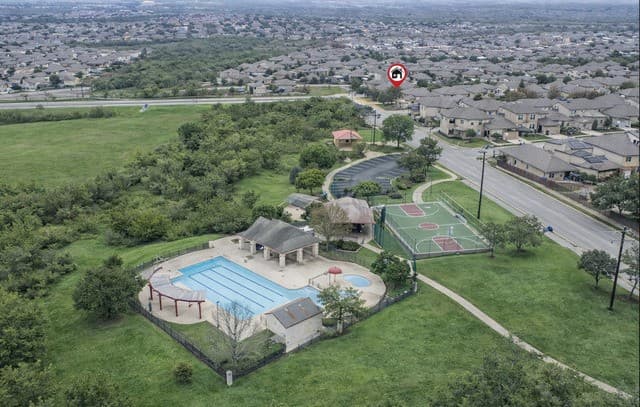 4-bedroom rental at 7002 Pandora Way in San Antonio, TX — photo 4
