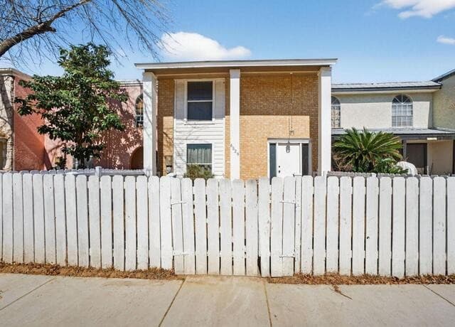 3-bedroom rental at 6529 Spring Hurst in San Antonio, TX — photo 2
