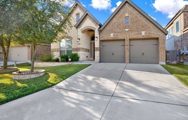 4-bedroom rental at 14618 Hallows in San Antonio, TX — photo 2