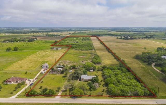rental at 320 Graytown in St Hedwig, TX — photo 2
