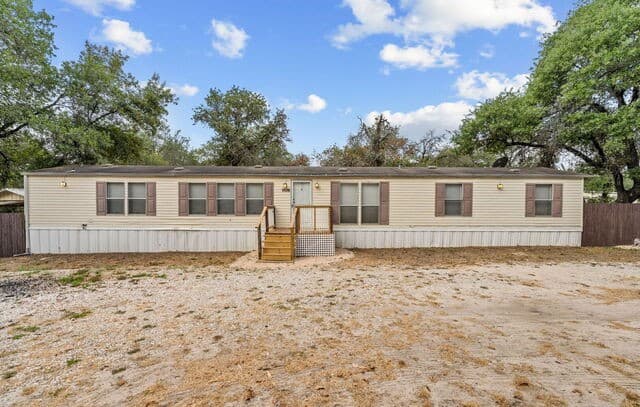 3-bedroom rental at 1606 Terrell in San Antonio, TX — photo 2