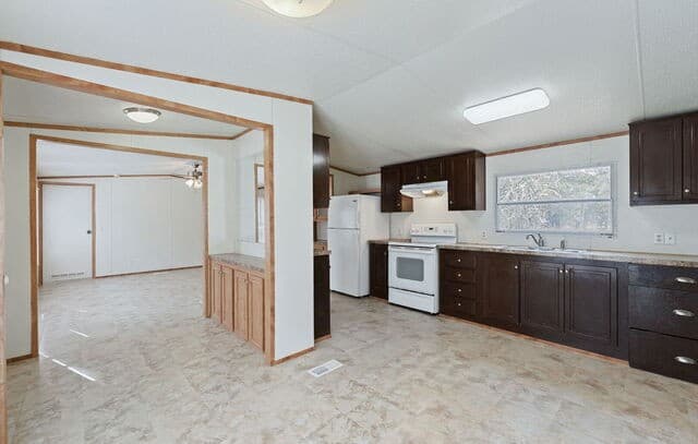 3-bedroom rental at 1606 Terrell in San Antonio, TX — photo 5