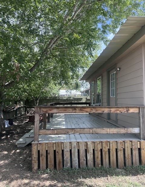 0rental at 3090 County Road 442 in Stockdale, TX — photo 3