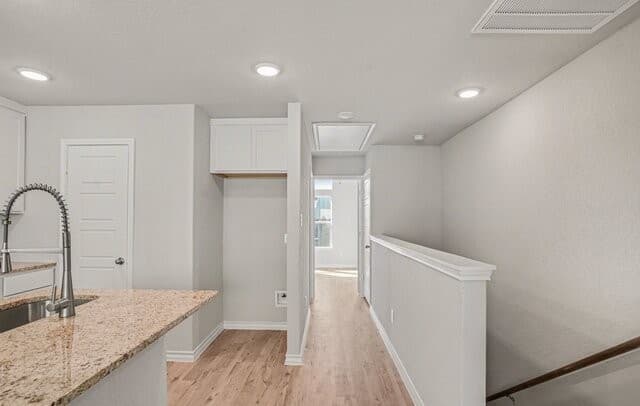 3-bedroom rental at 310 W Evergreen ST #120 in San Antonio, TX — photo 5