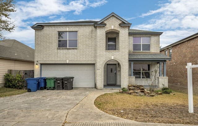 4-bedroom rental at 814 Butler in San Antonio, TX — photo 2