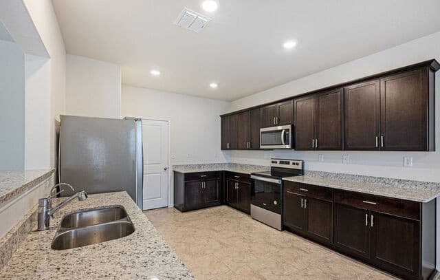 3-bedroom rental at 10622 Rayburn Landing in San Antonio, TX — photo 3